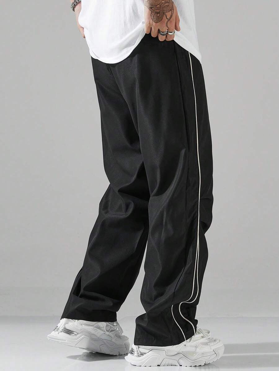 Casual sports pants for men with elastic waistband and side seams Lune London