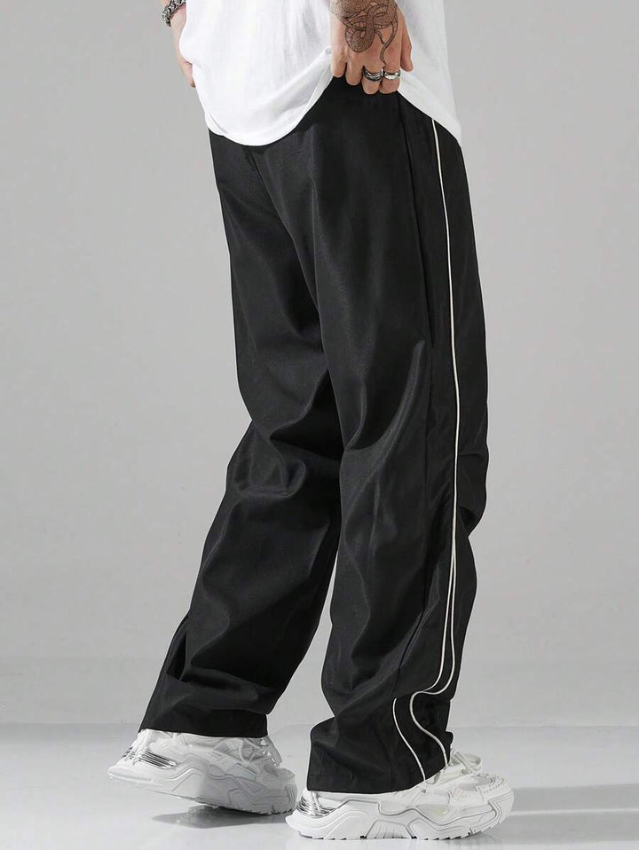 Casual sports pants for men with elastic waistband and side seams Lune London