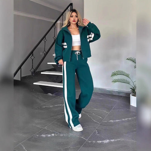 Women's sportswear with high collar and contrasting stripes Amarae