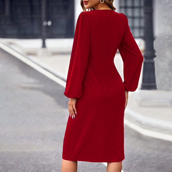 Robe de cocktail pour femmes avec de longues manches bouffantes et une fente haute Chic & Stil