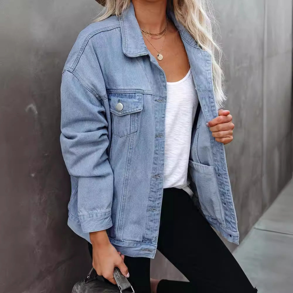 Veste en jean décontractée pour femmes au design oversize avec poches poitrine Chic & Stil
