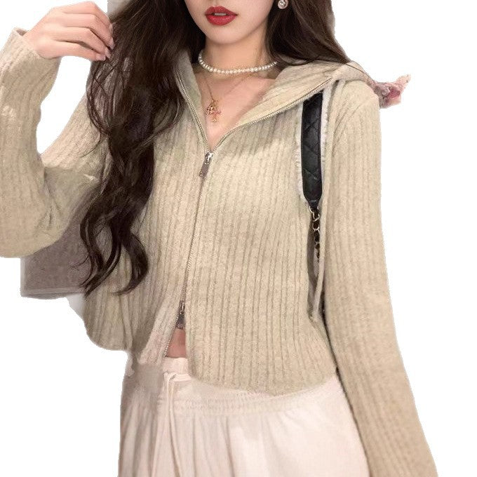 Veste à capuche tendance pour femmes avec de fins détails en maille côtelée Chic & Stil