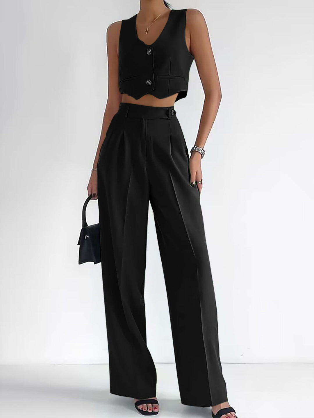 Fashionable women's set consisting of a sleeveless crop top and wide trousers Lune London
