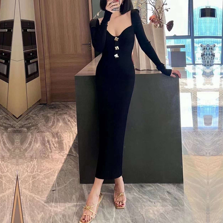 Robe en tricot pour femme avec décolleté en V profond et élégants détails de boutons Chic & Stil