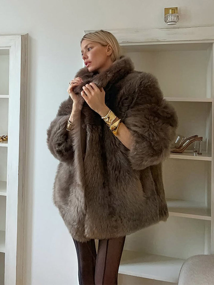 Women's short coat made of luxurious teddy faux fur with balloon sleeves and shawl collar Amarae