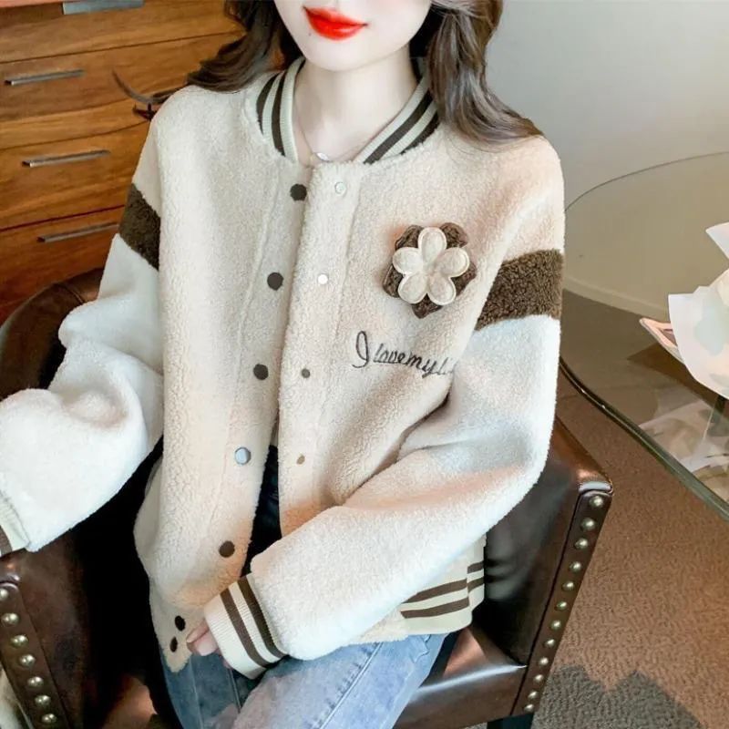 Veste universitaire pour femme élégante et chaude avec fermeture à boutons et décor floral Chic & Stil