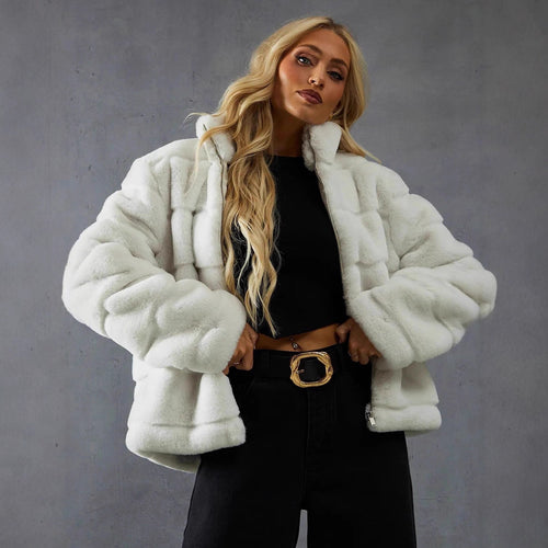 Trendy short jacket for women with voluminous teddy fur Amarae