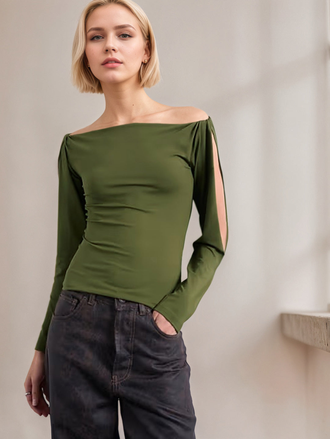 Haut féminin avec encolure asymétrique et manches ouvertes Chic & Stil