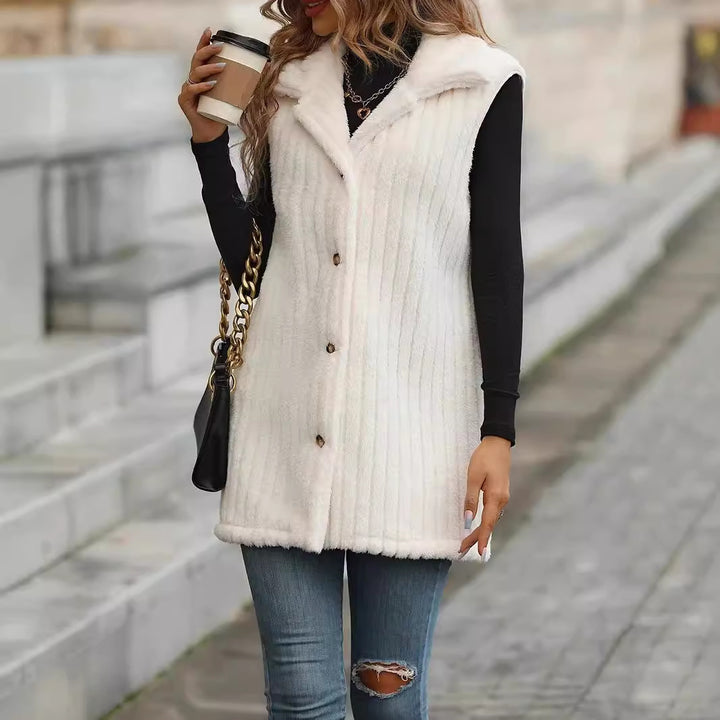Elegant and warm ladies lined jacket with button closure Lune London