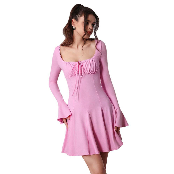 Robe femme avec décolleté profond et manches en volants élégants Chic & Stil