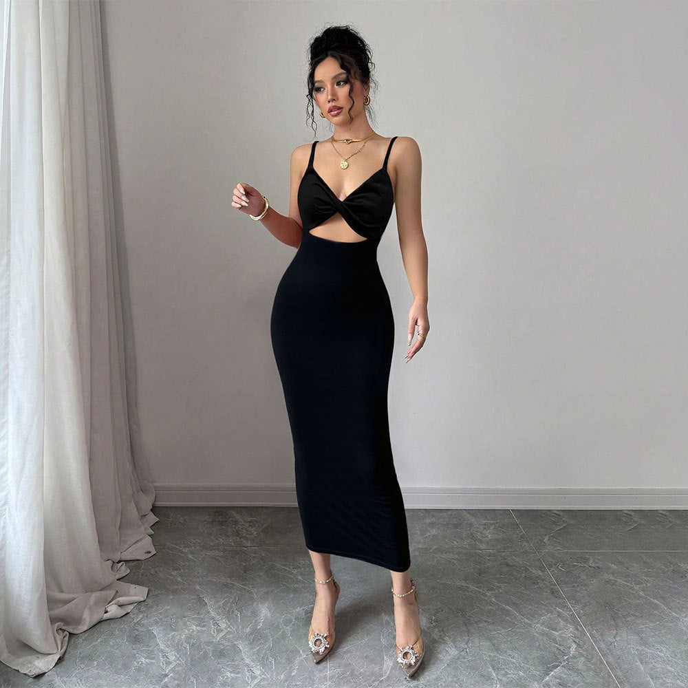 Robe midi ajustée pour femmes avec découpe élégante et fines bretelles spaghetti Chic & Stil