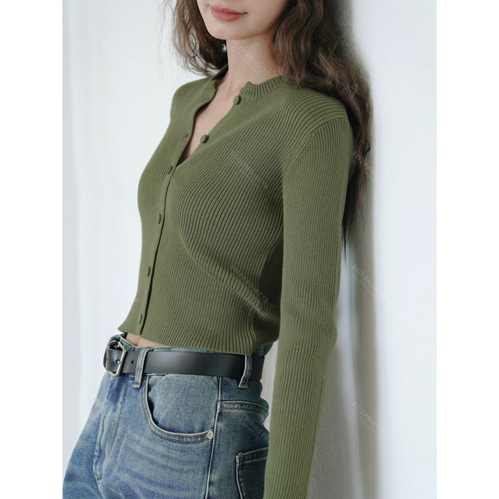 Women's Ribbed Cropped Cardigan with Button Placket and Narrow Silhouette Amarae