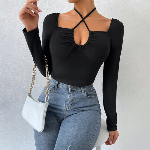 Haut court à manches longues pour femmes avec un design croisé à la mode et des fronces Chic & Stil