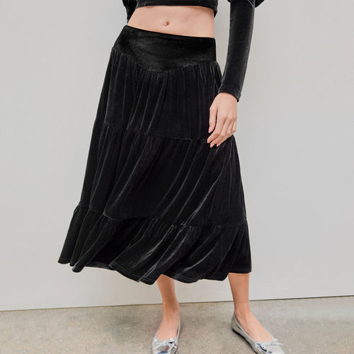 Ensemble élégant pour femmes composé d'une chemise à volants et d'une maxi jupe fluide Chic & Stil