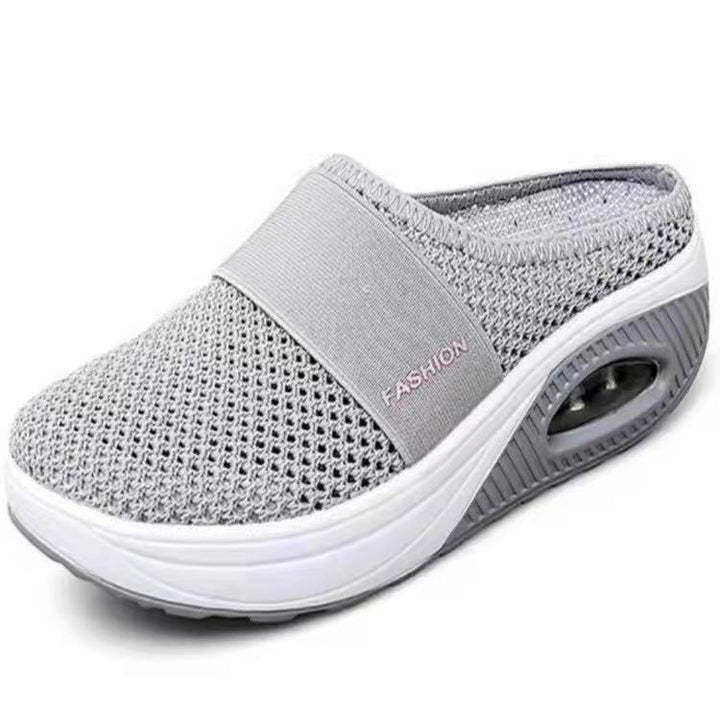 Comfortable wellness clogs for women with breathable upper material and cushioning sole Lune London