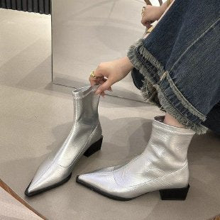 Elegant boots for ladies with pointed toe and square heel Amarae