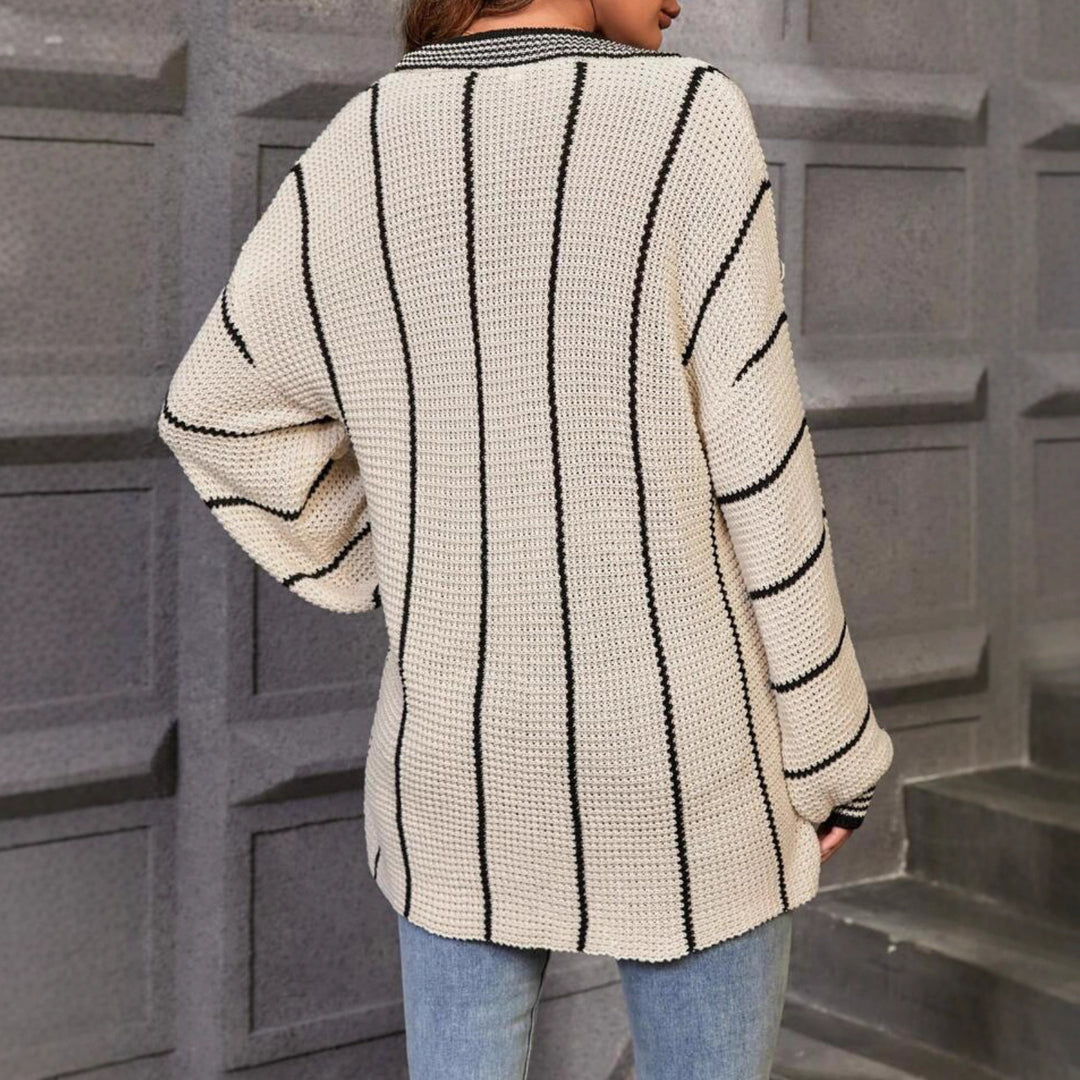 Chunky knit sweater for women with V-neck and relaxed fit Lune London