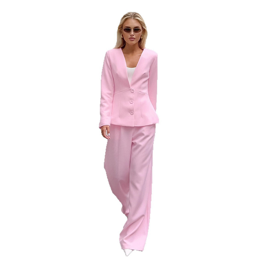 Elegant blazer-pants set for women with a slim silhouette and high-quality fabric Lune London