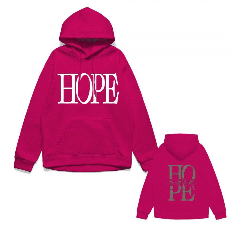 Women's hoodie with eye-catching lettering and conveniently designed kangaroo pocket Chic & Stil