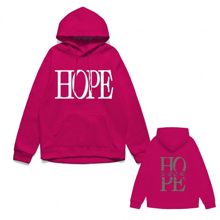 Women's hoodie with eye-catching lettering and conveniently designed kangaroo pocket Chic & Stil