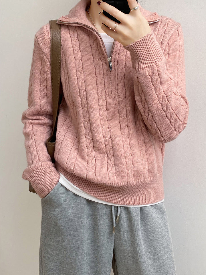 Pull en tricot pour femmes avec design en torsades et col montant moderne Chic & Stil