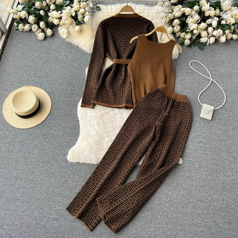 Trendy women's loungewear set with graphic pattern and relaxed fit Lune London
