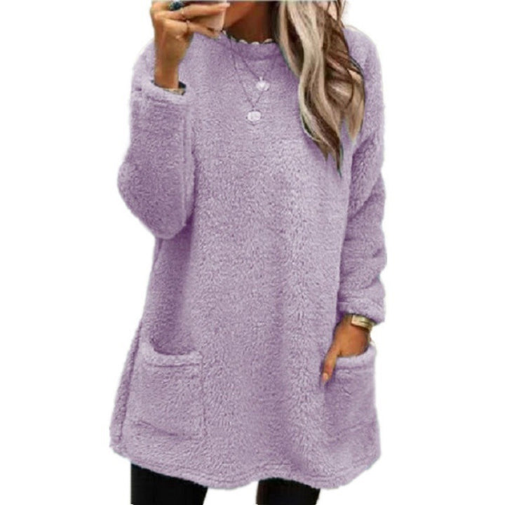 Comfortable fleece sweater for women with a loose fit and practical pockets Lune London