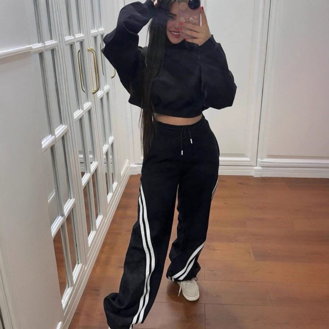 Women Breathable Material Chic and Stylish Hoodie and Jogging Set