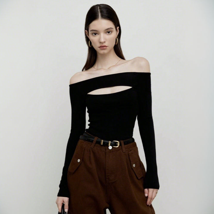 Haut ajusté pour femmes avec encolure asymétrique et manches longues Chic & Stil