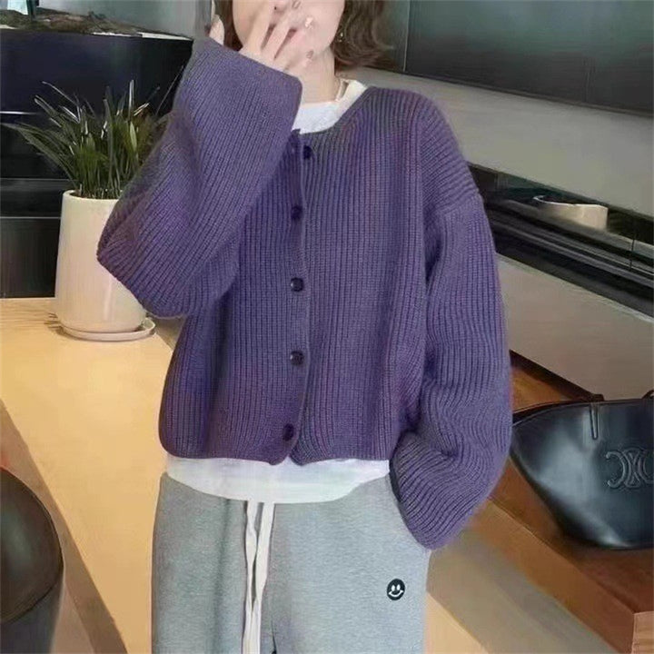 Cardigan en tricot décontracté pour femmes avec des détails de boutons décoratifs et une coupe ample Chic & Stil
