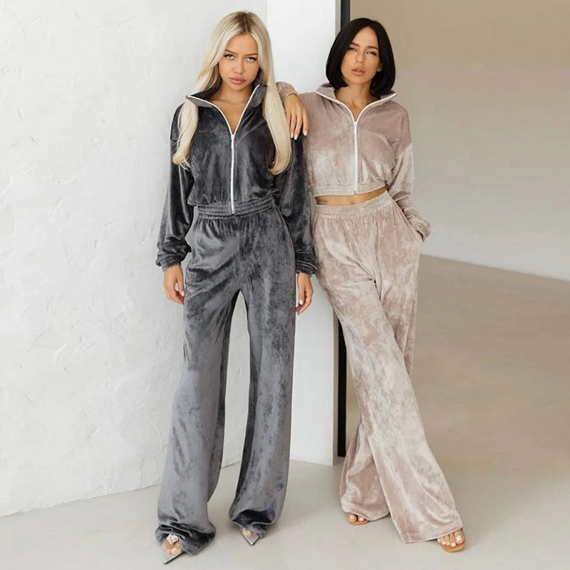 Casual loungewear set for women in velvety material with high collar and zipper Lune London