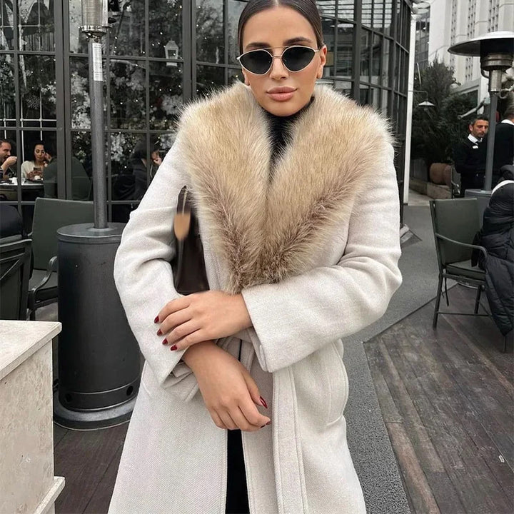Ladies Elegant Coat with Luxurious Fur Collar Lune London