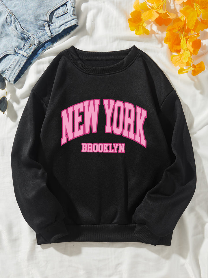 Women's casual sweater with striking NYC print Chic & Stil
