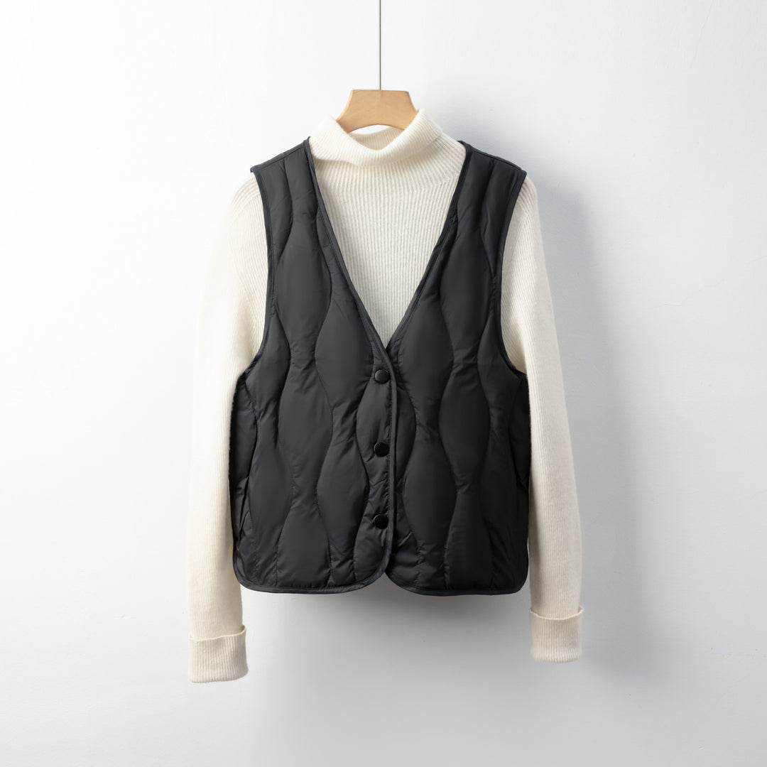 Quilted jacket for women with practical pockets and modern cut Lune London