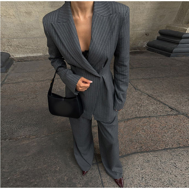 Elegant two-piece suit set for women with double button closure and wide leg Amarae
