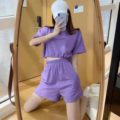 Women's leisure suit with a comfortable round neck and elastic waistband