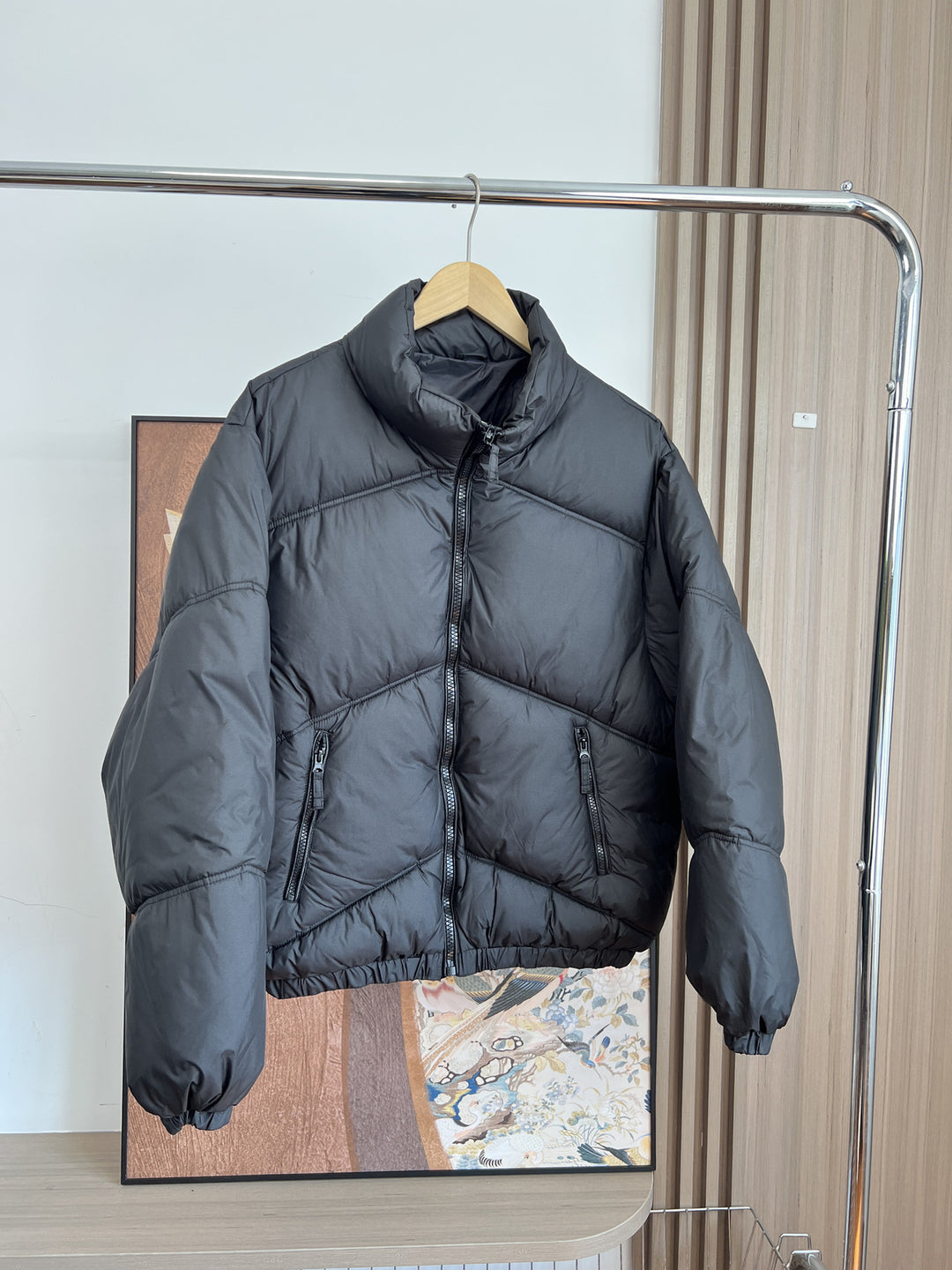 Men's short padded quilted jacket in boxy cut with high stand-up collar and zip pockets Amarae