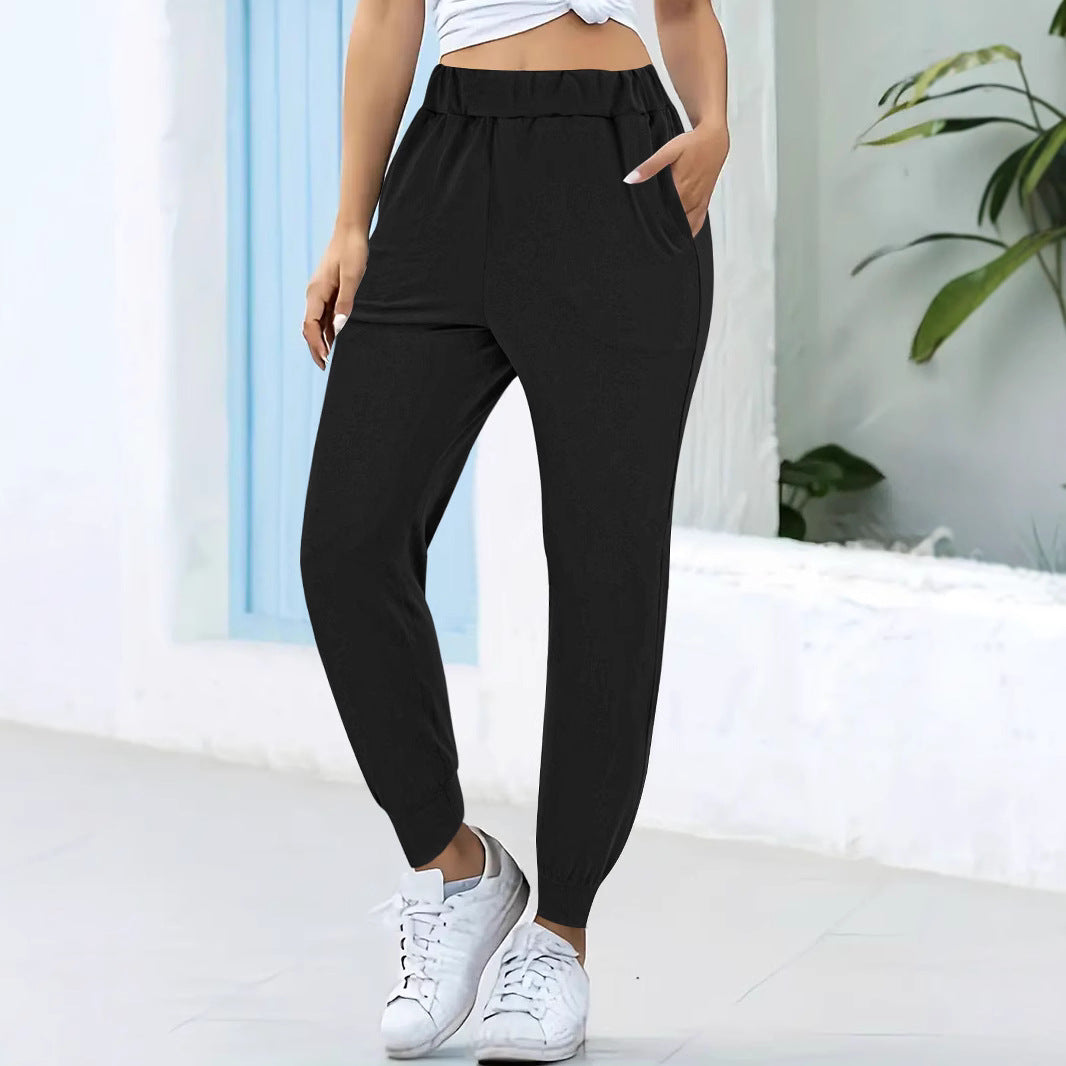 Comfortable jogging pants for women with elastic waistband and practical pockets Lune London