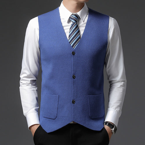 Elegant knitted vest for men with a modern cut and practical pockets Amarae