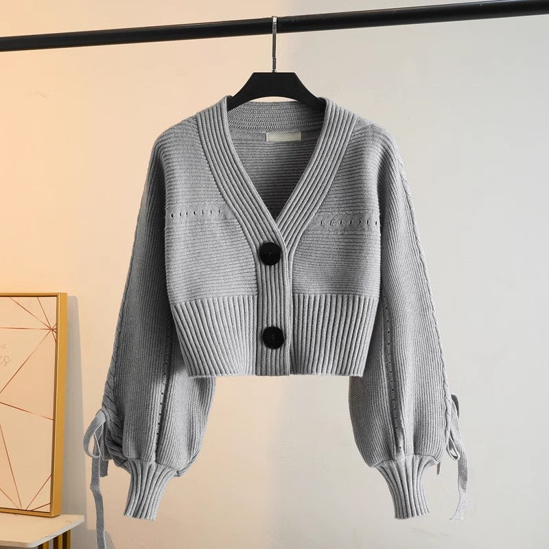 Cardigan court à la mode pour femmes avec des détails de boutons élégants et une texture côtelée unique Chic & Stil