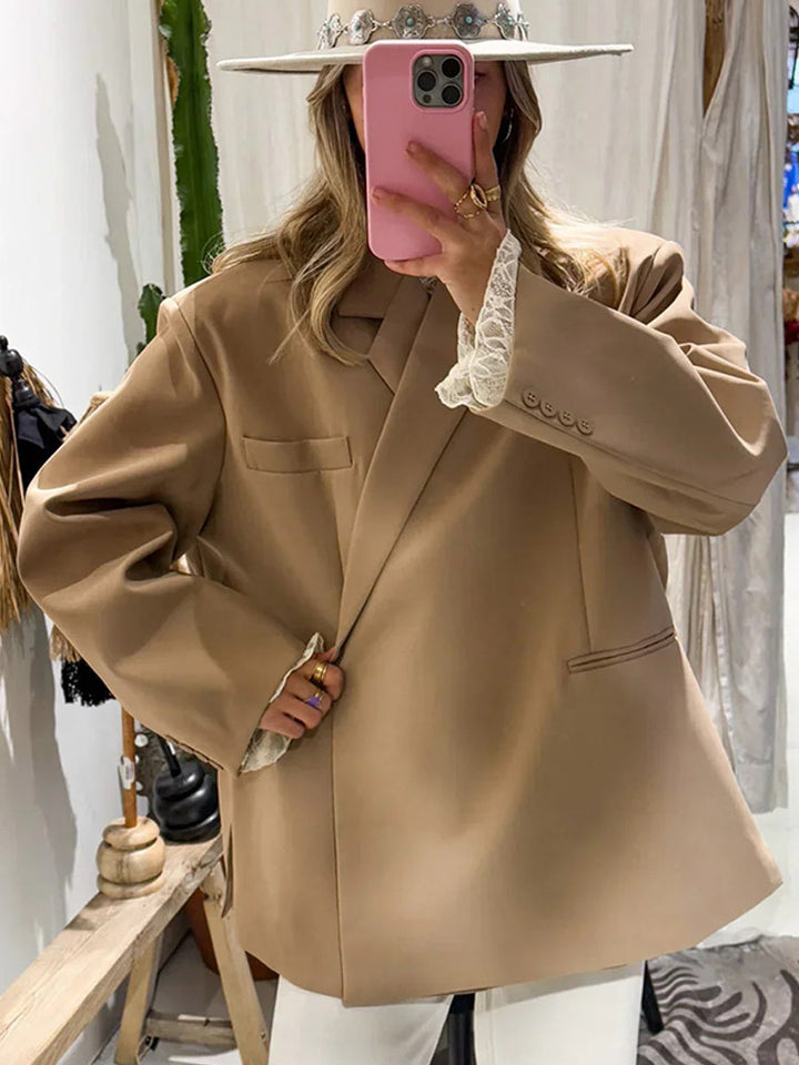 Women's oversized blazer with boxy silhouette, concealed closure and flap pockets Amarae
