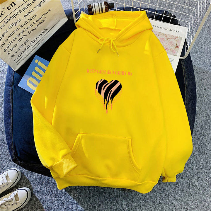 Women's hoodie with trendy heart design and comfortable fit Chic & Stil