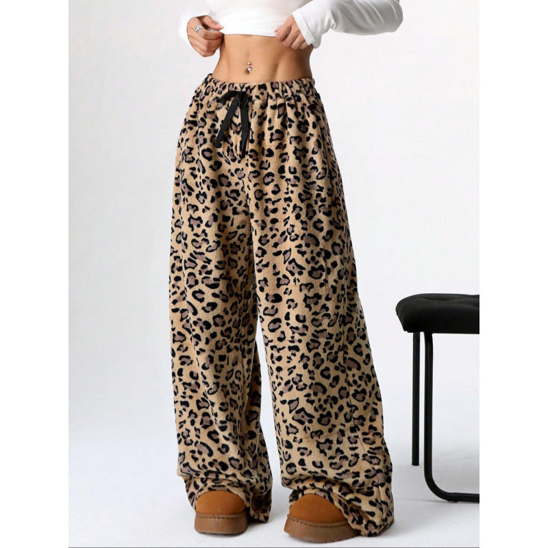 Comfortable women's pants with leopard print Lune London