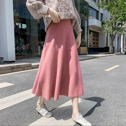 Elegant midi skirt for ladies with a relaxed fit and a decorative textured pattern Lune London