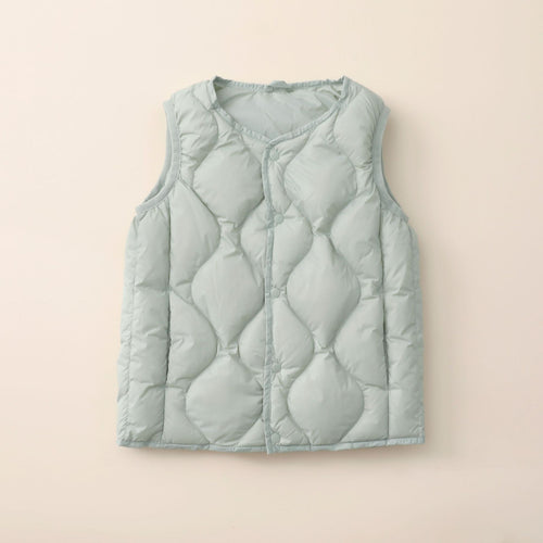Sleeveless women's jacket with a stylish quilted pattern and functional snap buttons Amarae