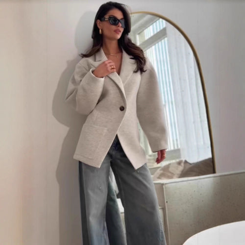 Oversized blazer jacket for women with an elegant cut and voluminous sleeves Amarae