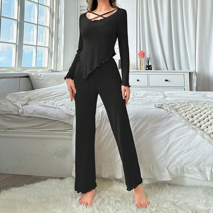 Ensemble de loungewear pour femmes avec découpes raffinées et ourlets rehaussés Chic & Stil