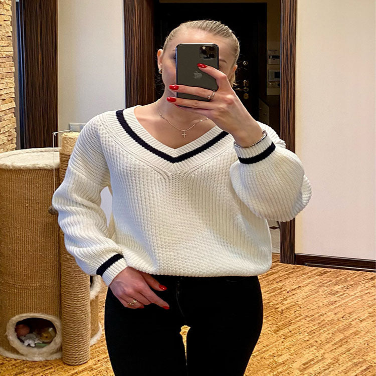Trendy women's sweater with V-neck, puff sleeves, and textured fabric Lune London