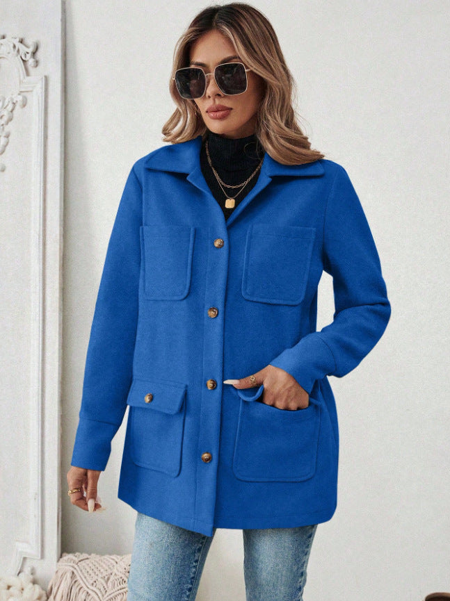 Trendy utility jacket for women with large pockets and golden print Lune London