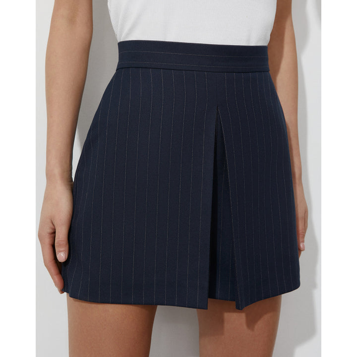 Elegant women's two-piece suit set with fitted blazer and shorts Lune London